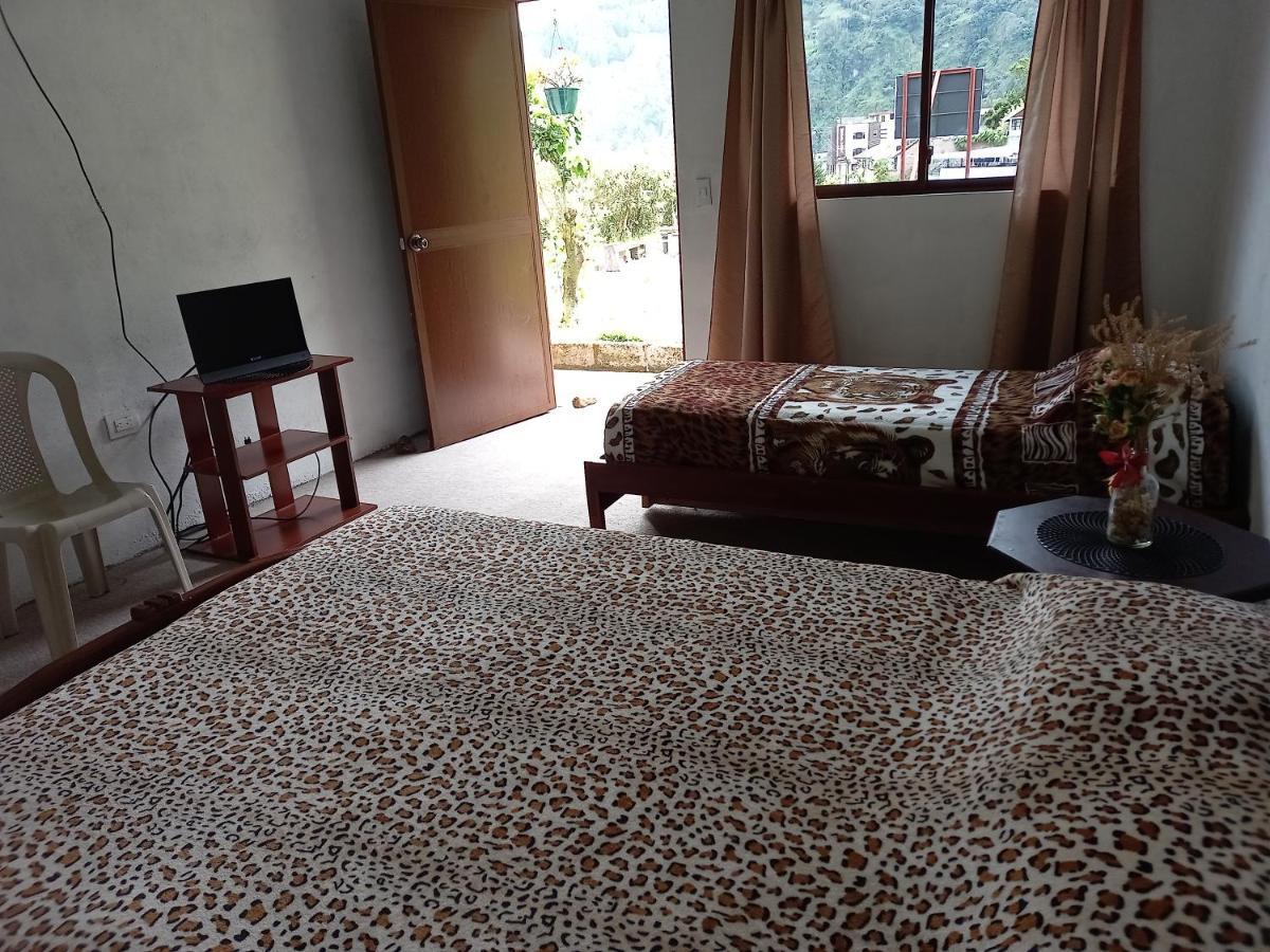 Montano Camping & Hostel Baños Zewnętrze zdjęcie