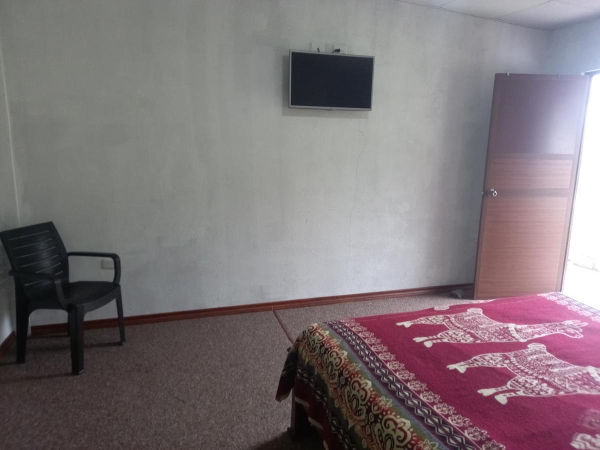 Montano Camping & Hostel Baños Zewnętrze zdjęcie