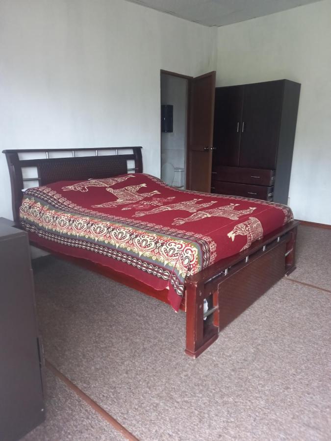 Montano Camping & Hostel Baños Zewnętrze zdjęcie
