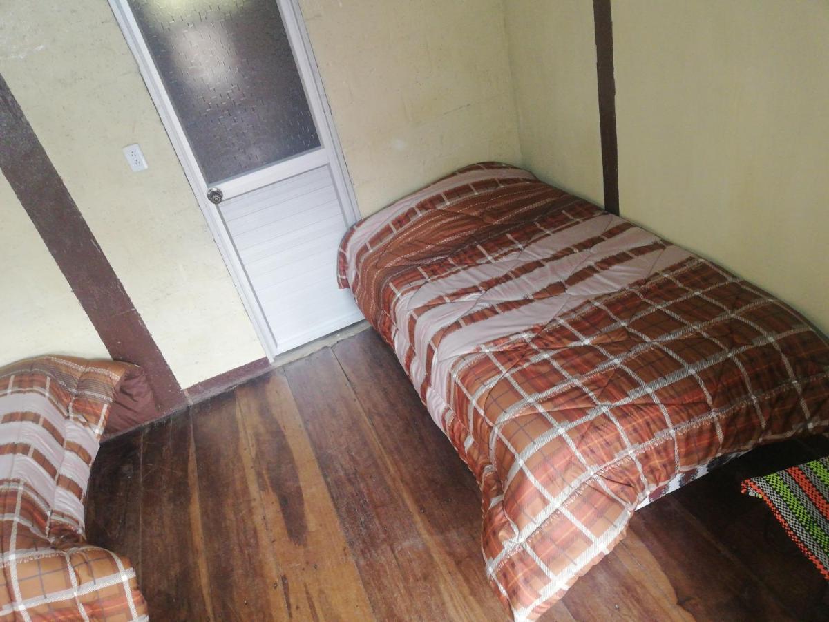Montano Camping & Hostel Baños Zewnętrze zdjęcie